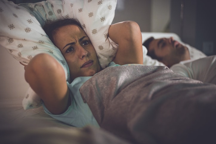 Women cant sleep next to her husband who is snoring